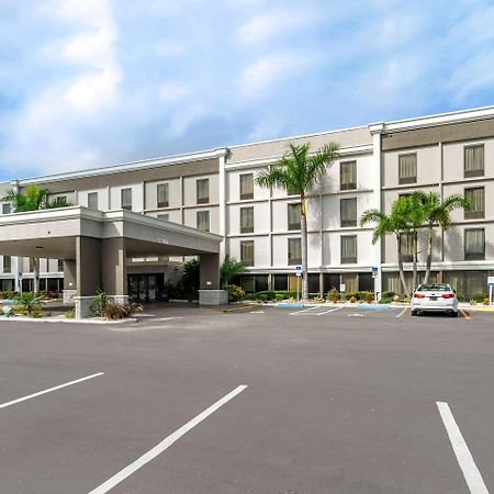 Comfort Inn & Suites St Pete - Clearwater International Airport Екстериор снимка