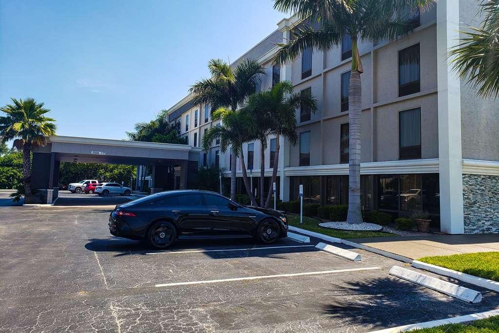 Comfort Inn & Suites St Pete - Clearwater International Airport Екстериор снимка