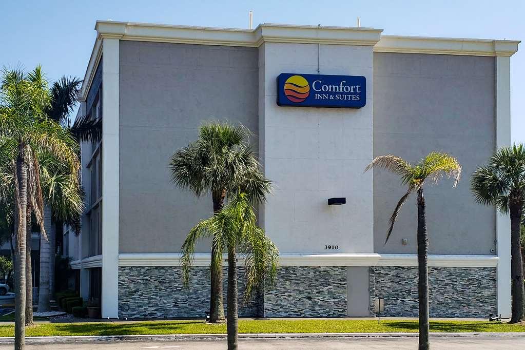 Comfort Inn & Suites St Pete - Clearwater International Airport Екстериор снимка