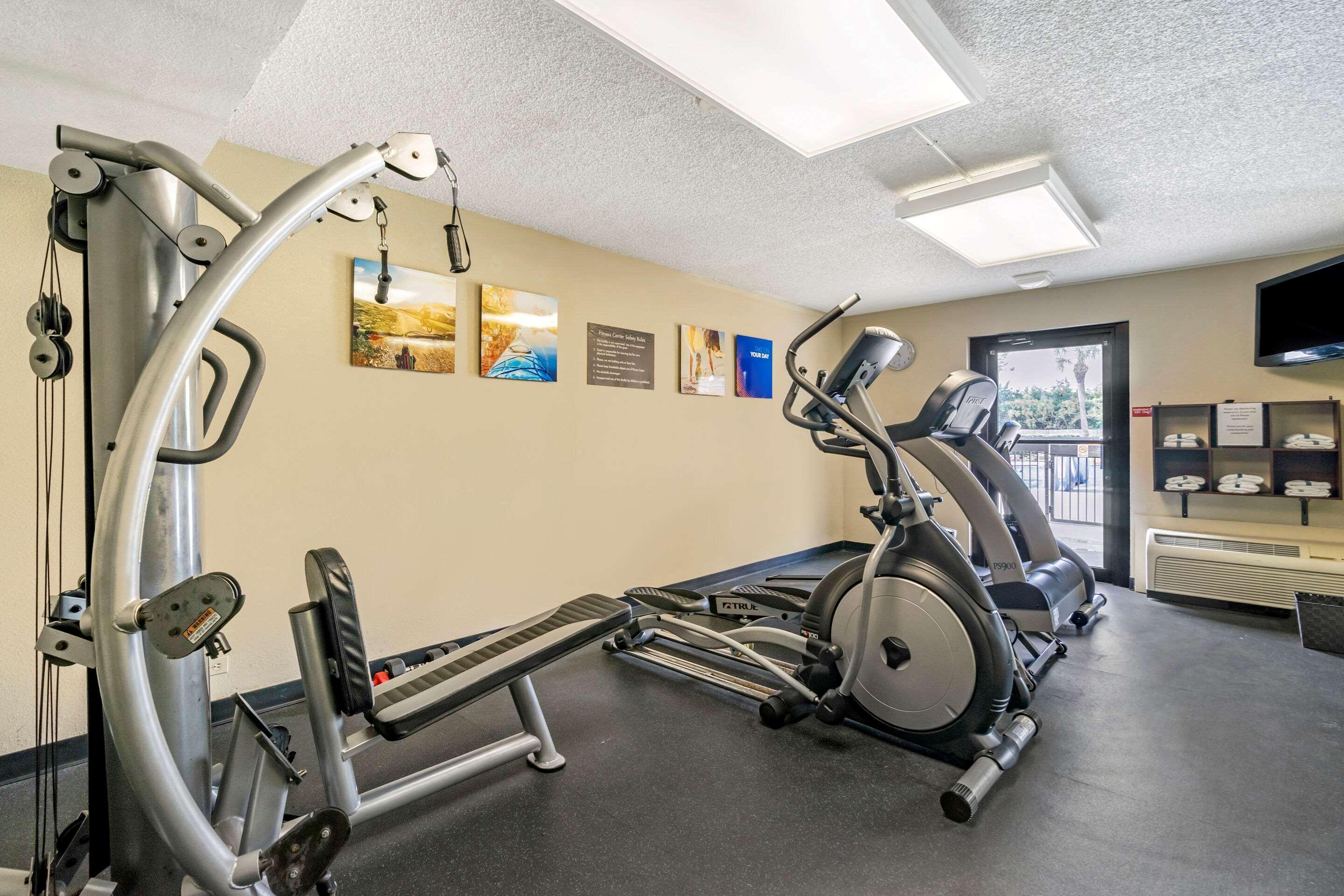 Comfort Inn & Suites St Pete - Clearwater International Airport Екстериор снимка