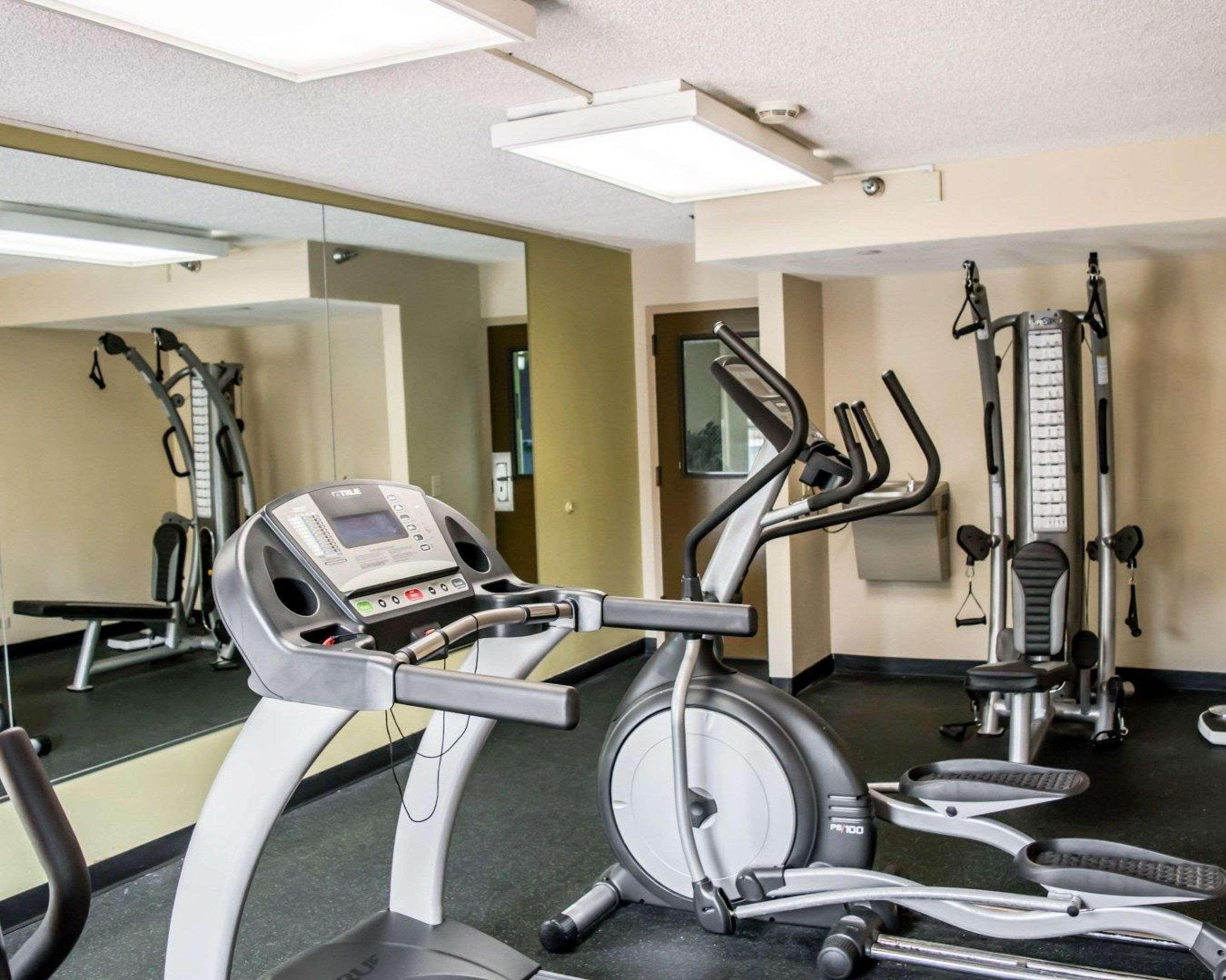 Comfort Inn & Suites St Pete - Clearwater International Airport Екстериор снимка