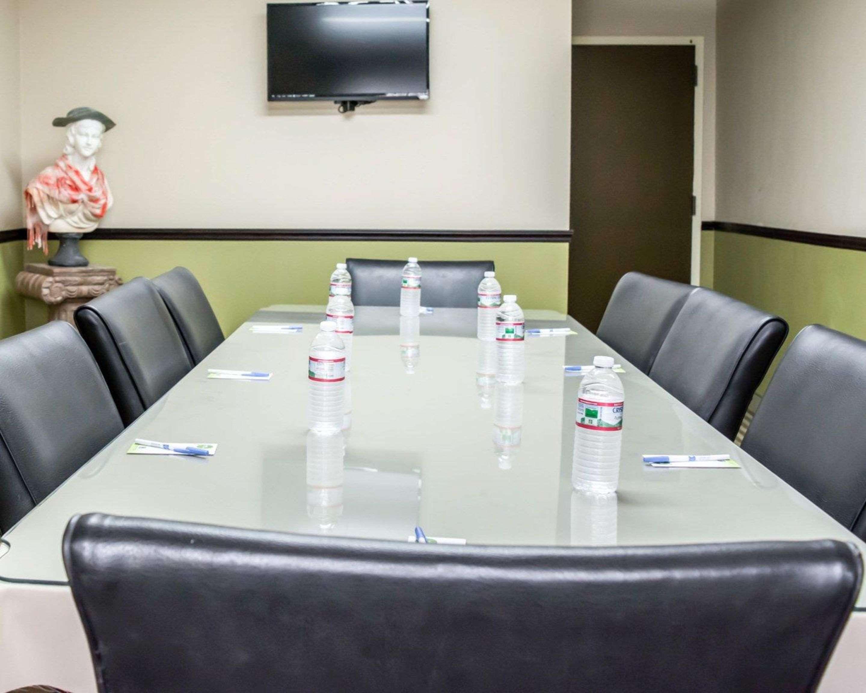Comfort Inn & Suites St Pete - Clearwater International Airport Екстериор снимка