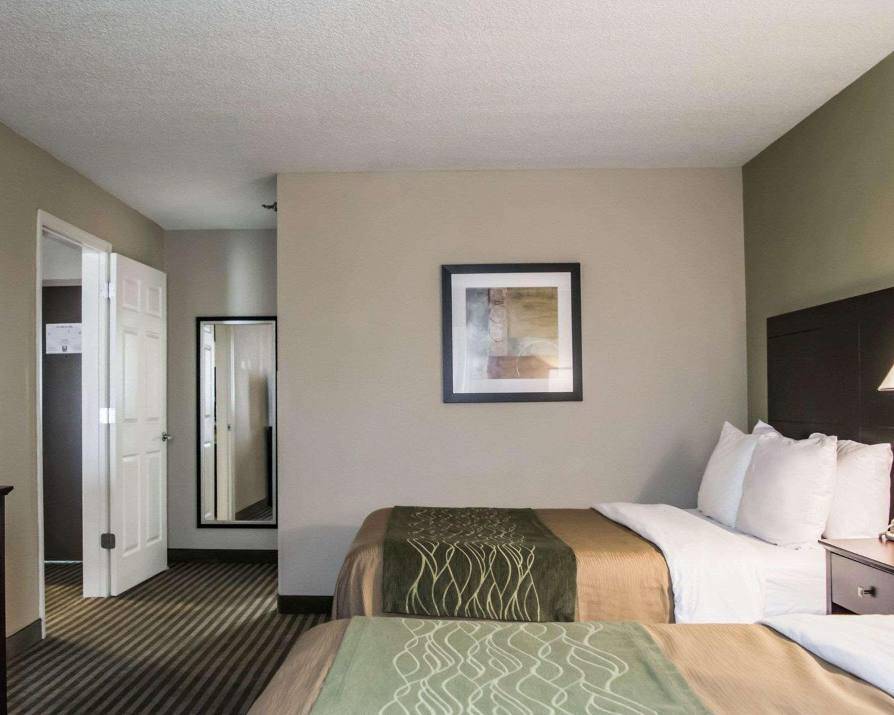 Comfort Inn & Suites St Pete - Clearwater International Airport Екстериор снимка