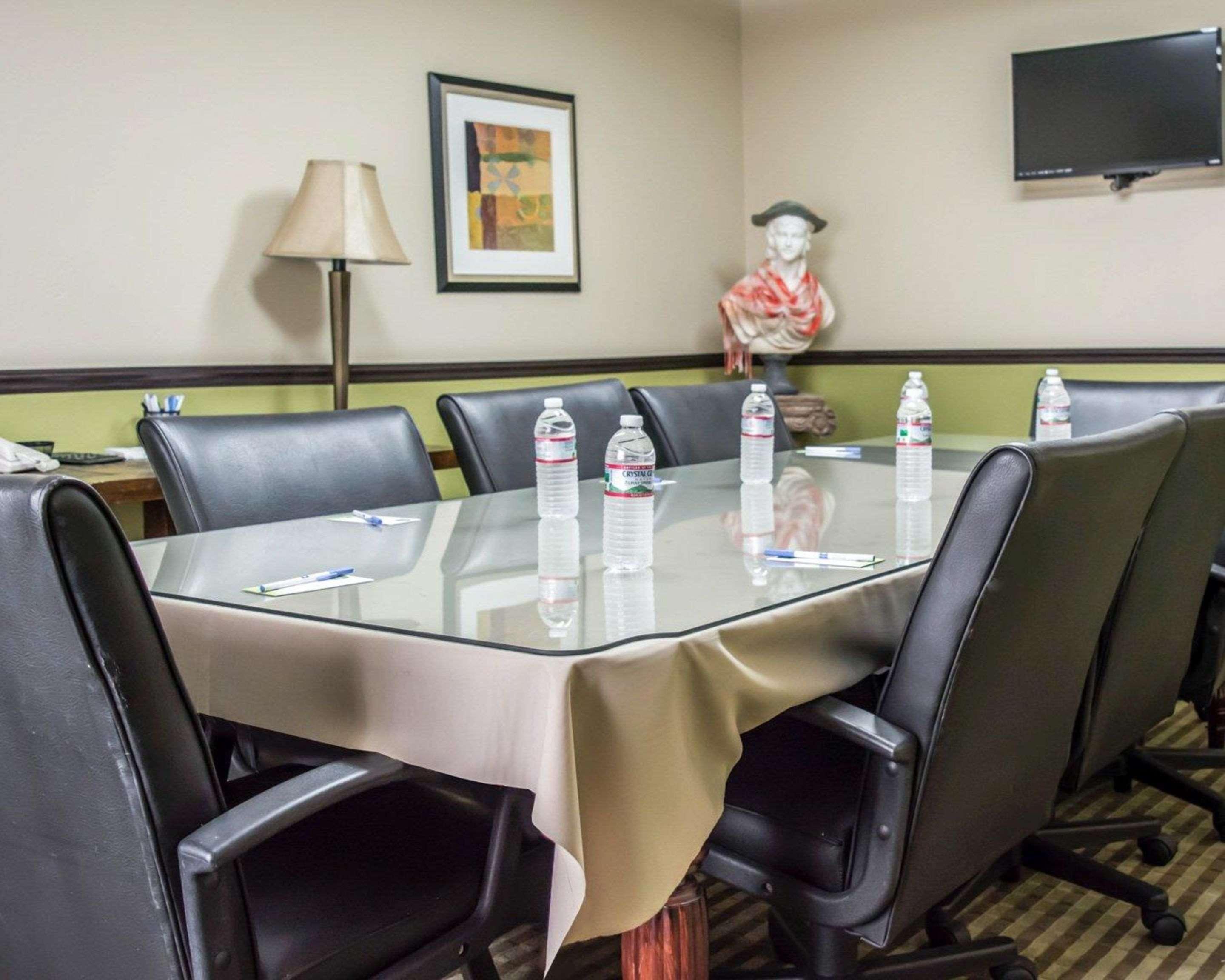 Comfort Inn & Suites St Pete - Clearwater International Airport Екстериор снимка