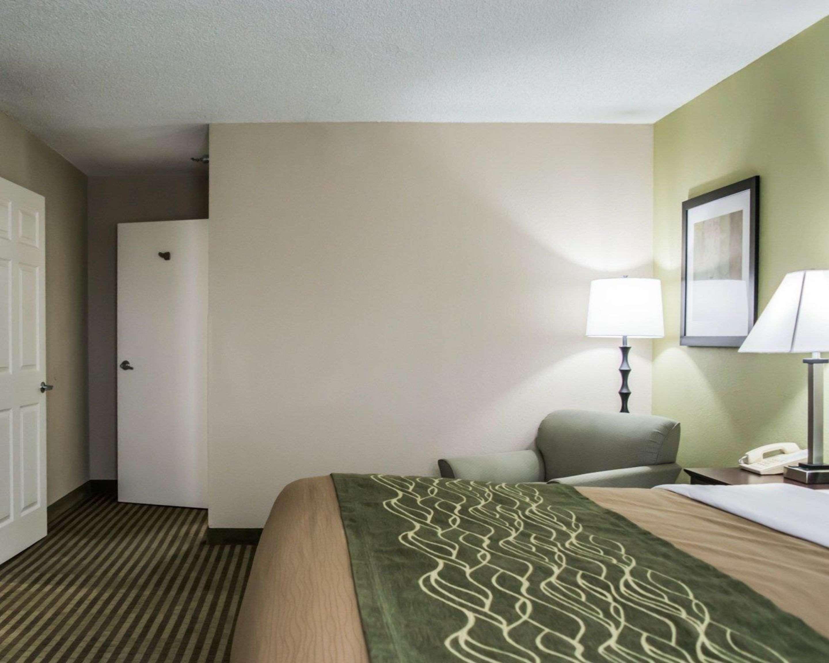 Comfort Inn & Suites St Pete - Clearwater International Airport Екстериор снимка