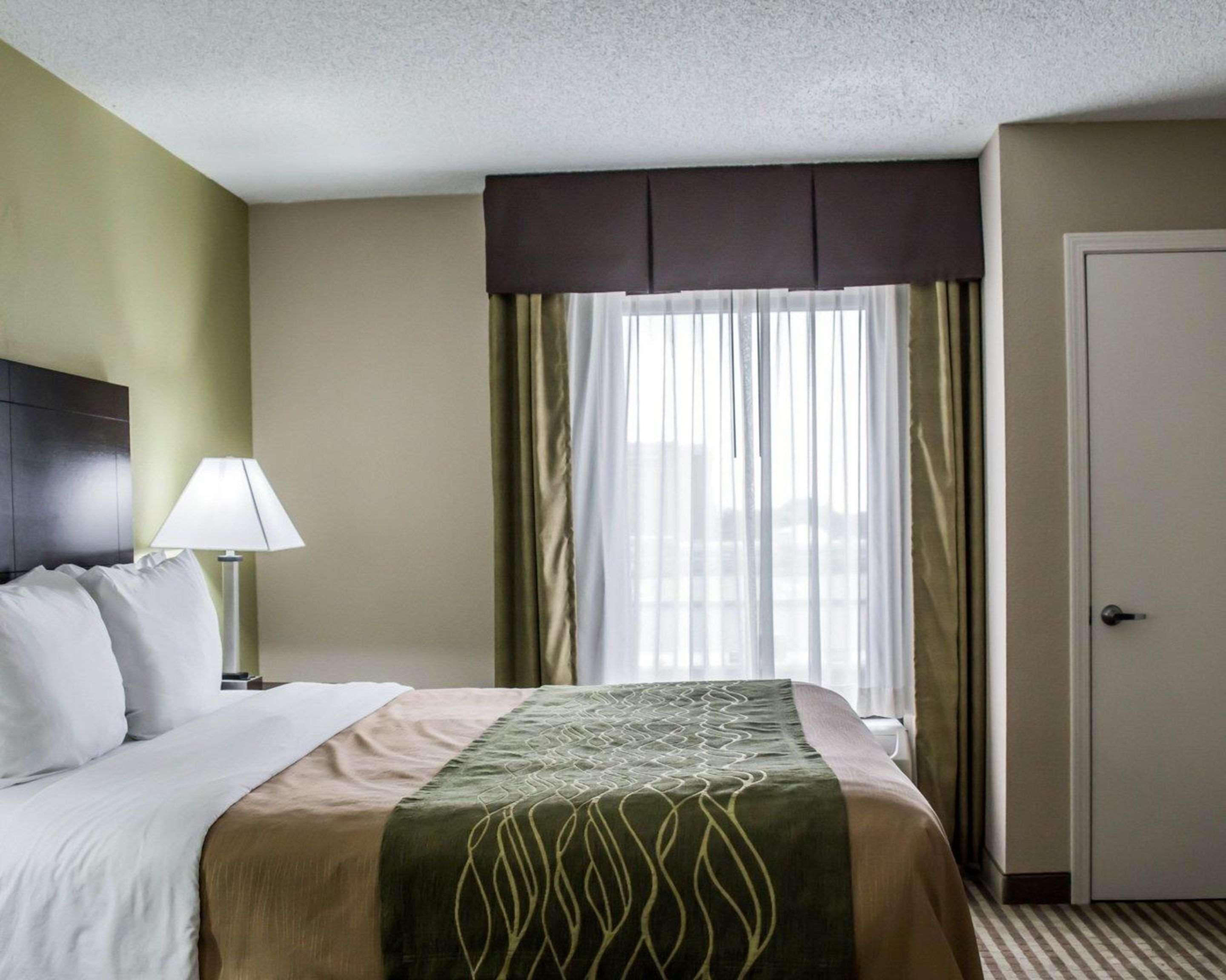 Comfort Inn & Suites St Pete - Clearwater International Airport Екстериор снимка