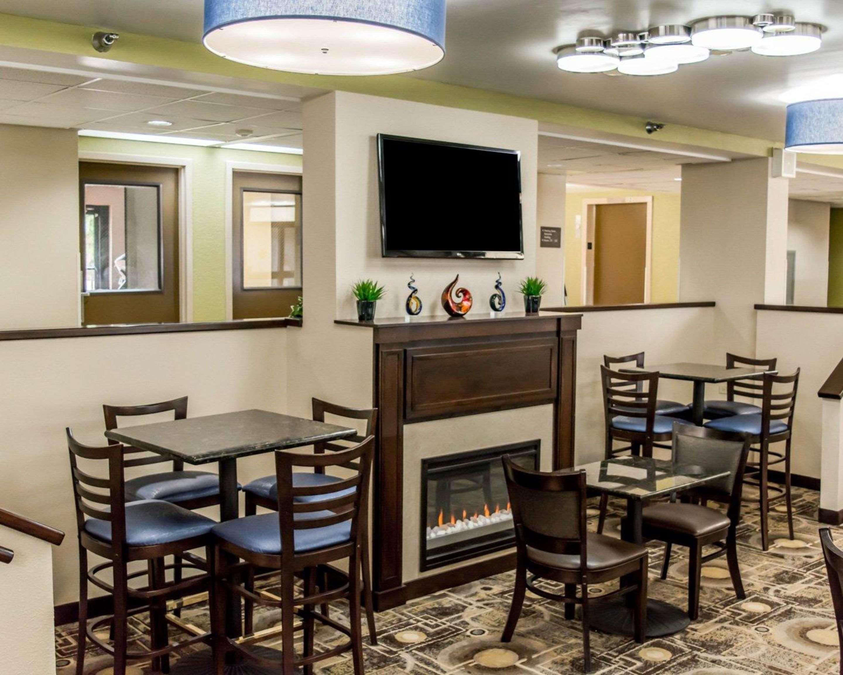 Comfort Inn & Suites St Pete - Clearwater International Airport Екстериор снимка