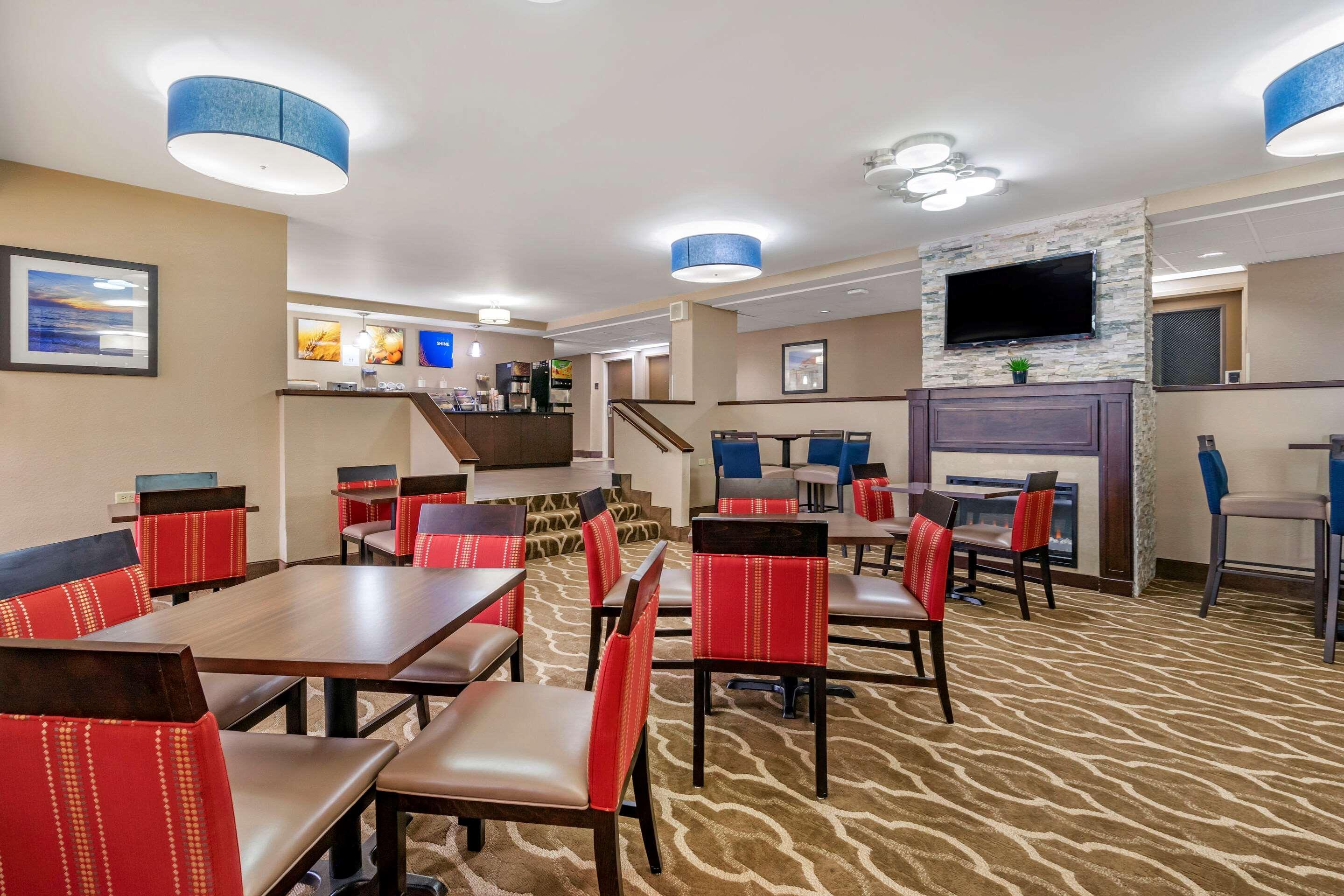 Comfort Inn & Suites St Pete - Clearwater International Airport Екстериор снимка